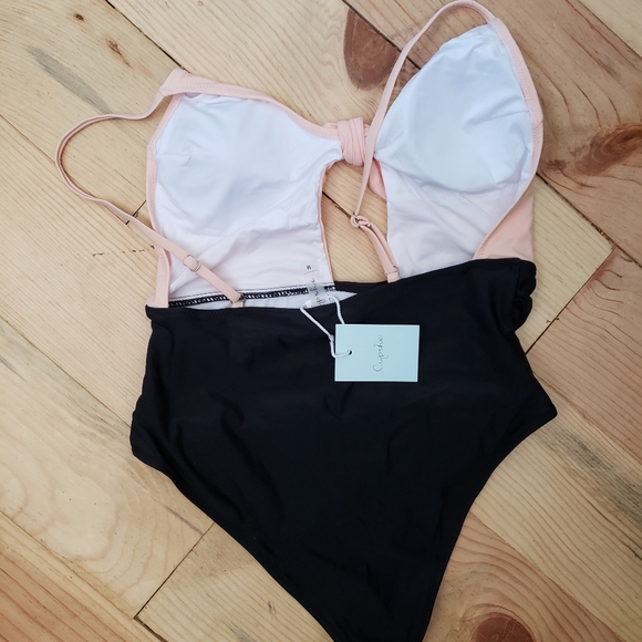 Cupshe One Piece New! - Picture 3 of 5